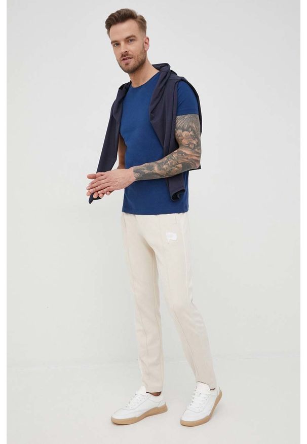 Resteröds longsleeve męski kolor granatowy gładki. Kolor: niebieski. Materiał: dzianina, włókno, bawełna. Długość rękawa: długi rękaw. Wzór: gładki
