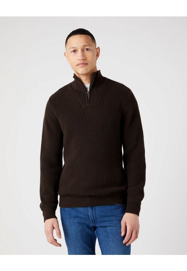 Wrangler - WRANGLER HALF ZIP KNIT MĘSKI SWETER ROZPINANY DELICIOSO BROWN W8D0PJH38 112321332. Okazja: na co dzień, na randkę. Typ kołnierza: golf. Materiał: wełna, bawełna, materiał, poliamid, jeans. Długość rękawa: długi rękaw. Długość: długie. Styl: klasyczny, elegancki, casual