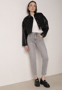 Born2be - Szare Bawełniane Jeansy Regular Fit z Elastycznego Denimu Timarose. Okazja: na co dzień. Kolor: szary. Styl: casual, elegancki, klasyczny #1