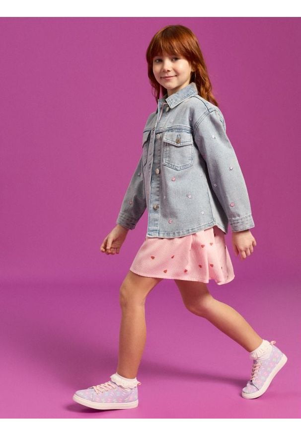 Sinsay - Jeansowa kurtka katana z haftowanymi kwiatkami - niebieski. Kolor: niebieski. Materiał: jeans. Wzór: kwiaty, haft