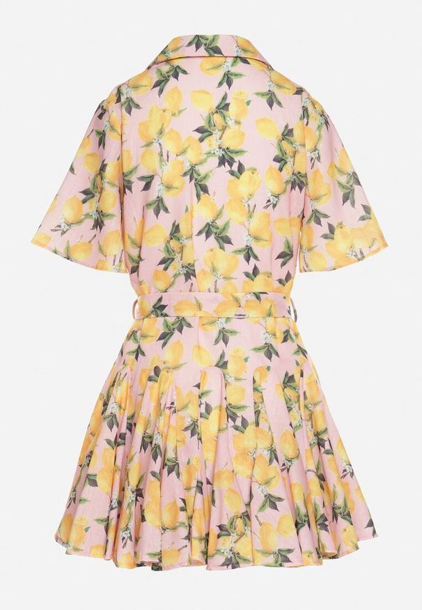 Born2be - Różowa Sukienka Koszulowa o Rozkloszowanym Kroju z Wiązanym Paskiem Laviliona. Okazja: na co dzień. Kolor: różowy. Materiał: jeans. Typ sukienki: koszulowe. Styl: elegancki, casual