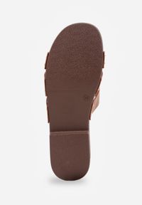 Renee - Ciemnobrązowe Klapki na Grubej Podeszwie z Imitacji Drewna z Cholewką z Nitami Crason. Kolor: brązowy. Materiał: jeans. Wzór: haft. Sezon: lato. Styl: boho #4