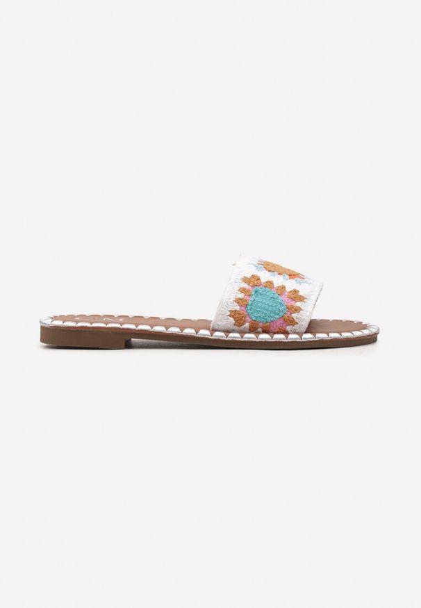 Born2be - Białe Klapki z Materiałowym Plecionym Wykończeniem Ibrimila. Kolor: biały. Materiał: materiał. Wzór: aplikacja, haft. Sezon: lato. Styl: boho, elegancki
