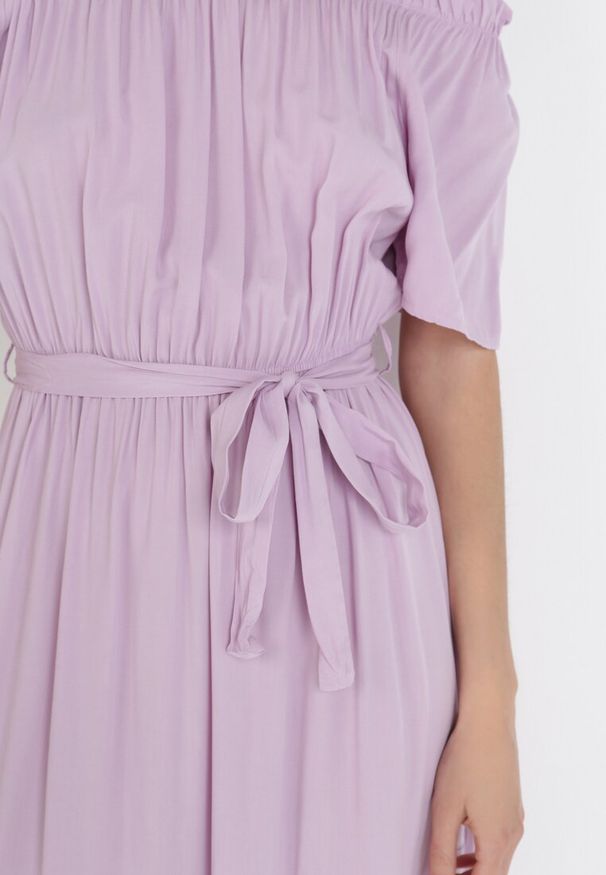 Born2be - Liliowa Sukienka Kissorise. Kolor: fioletowy. Materiał: materiał. Długość rękawa: krótki rękaw. Sezon: wiosna, lato. Długość: maxi