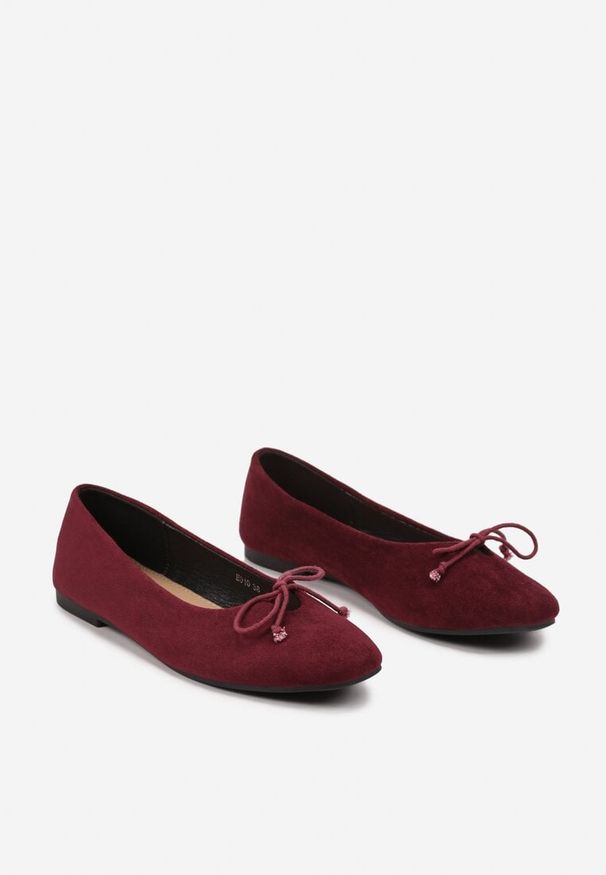 Renee - Bordowe Balerinki na Płaskiej Podeszwie z Kokardką i Wycięciami Lerivin. Kolor: czerwony. Materiał: jeans. Obcas: na płaskiej podeszwie. Styl: elegancki