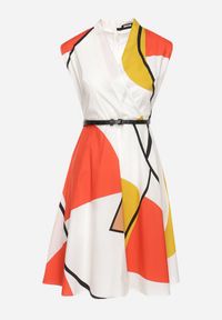 Born2be - Beżowo-Żółta Bawełniana Sukienka z Kopertowym Dekoltem o Rozkloszowanym Kroju z Paskiem z Ekoskóry Avelona. Typ kołnierza: dekolt kopertowy. Kolor: beżowy. Materiał: bawełna. Długość rękawa: krótki rękaw. Typ sukienki: kopertowe #6