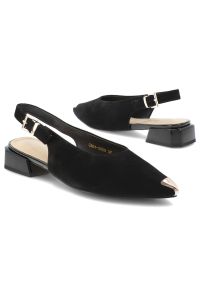 Czółenka damskie S.Barski, cholewka ze skóry naturalnej zamszowej elegancki fason slingback niski stabilny obcas, czarne, CR61-3050. Okazja: na spotkanie biznesowe. Zapięcie: klamry. Kolor: czarny. Materiał: skóra, zamsz. Szerokość cholewki: normalna. Obcas: na obcasie. Styl: elegancki. Wysokość obcasa: średni #6