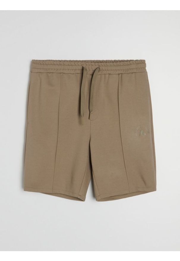 Sinsay - Wiskozowe szorty slim - zielony. Kolor: zielony. Materiał: wiskoza