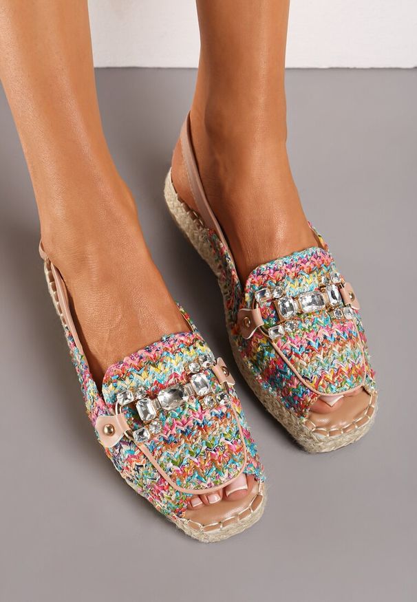 Born2be - Beżowe Sandały na Plecionej Podeszwie z Klamerką i Kolorowymi Kamieniami Avitra. Okazja: na spacer, na plażę. Kolor: beżowy. Wzór: kolorowy