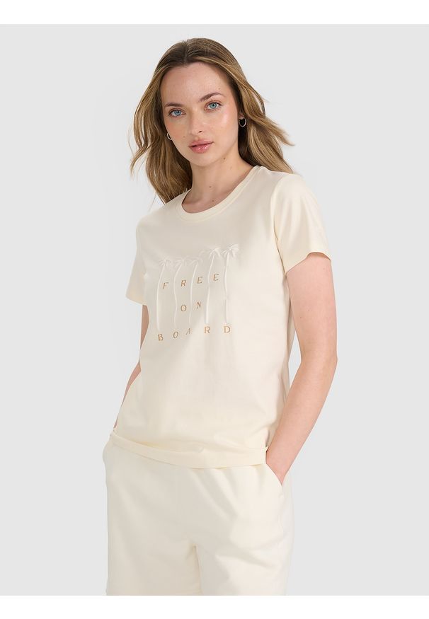 4f - 4F T-shirt regular z nadrukiem damski - beżowy XS. Okazja: na co dzień. Kolor: beżowy. Materiał: tkanina, bawełna, materiał, dzianina, jersey. Długość rękawa: krótki rękaw. Długość: krótkie. Wzór: nadruk. Sezon: lato. Styl: klasyczny, casual, sportowy