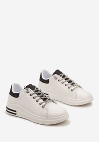 Born2be - Biało-Czarne Sneakersy z Biżuteryjnym Wiązaniem i Brokatowymi Wstawkami Eleria. Kolor: biały. Wzór: aplikacja #5