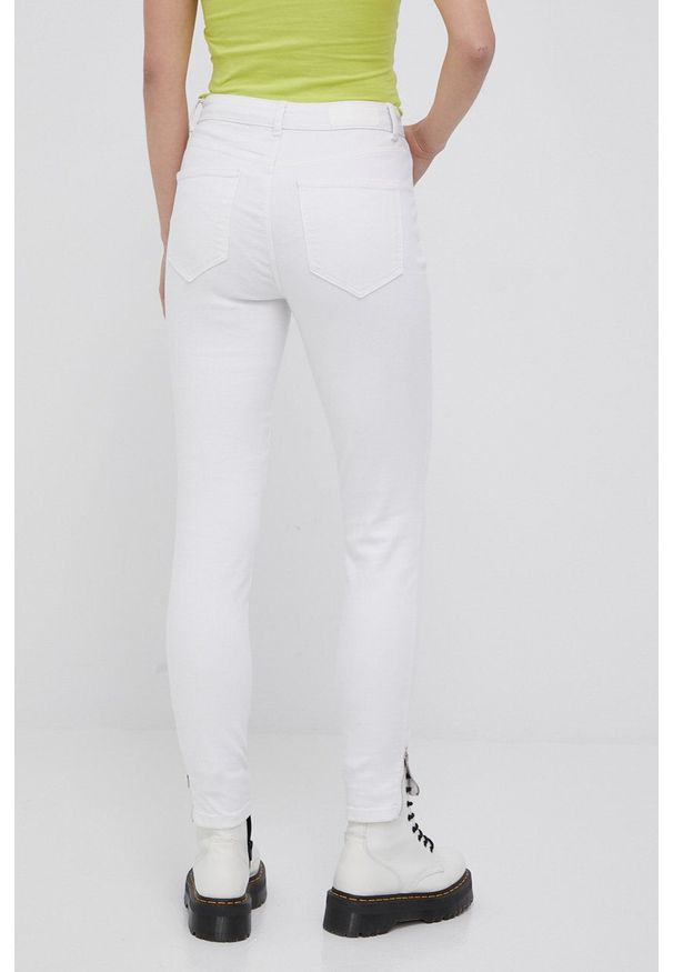 Vila jeansy damskie high waist. Stan: podwyższony. Kolor: biały