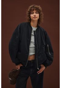 Marsala - Kurtka bomberka z HAFTEM w kolorze TOTALLY BLACK - LOFT-M/L. Materiał: tkanina, poliester, materiał, bawełna, jeans, elastan. Wzór: haft. Sezon: zima, jesień