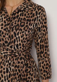 Born2be - Brązowa Sukienka Mini ze Zwierzęcym Printem i Wiązanym Paskiem w Talii Crossie. Kolor: brązowy. Wzór: nadruk, motyw zwierzęcy. Długość: mini #5