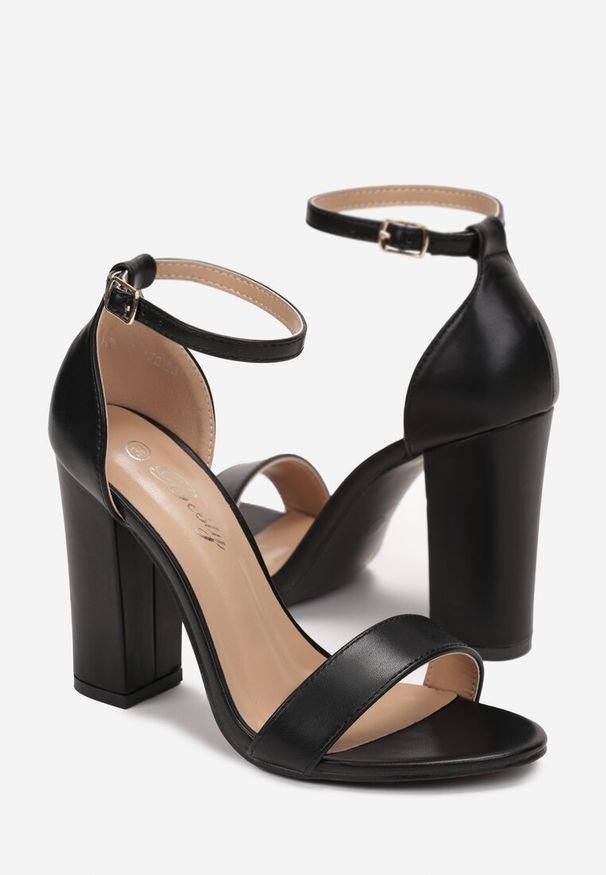 Renee - Czarne Sandały z Kwadratowym Noskiem na Słupku Darcell. Kolor: czarny. Obcas: na słupku