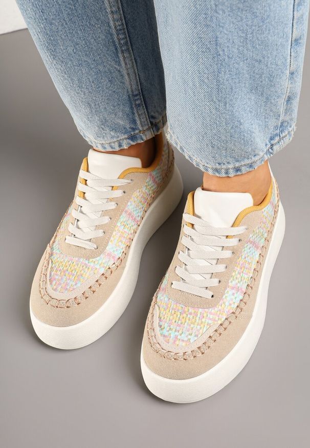 Renee - Ciemnobeżowe Sneakersy na Platformie Ozdobione Plecionką Nilaraviela. Okazja: na co dzień. Kolor: beżowy. Materiał: jeans, skóra. Wzór: aplikacja. Obcas: na platformie