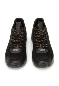 Wittchen - Męskie sneakersy na lekkiej podeszwie czarne. Okazja: na co dzień. Nosek buta: okrągły. Kolor: czarny. Materiał: skóra, nubuk. Wzór: jednolity #8