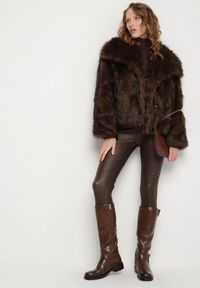 Born2be - Brązowa Kurtka Futerko o Dwurzędowym Kroju z Szerokim Kołnierzem Fesammea. Okazja: na co dzień. Kolor: brązowy. Materiał: futro. Styl: casual, klasyczny #3