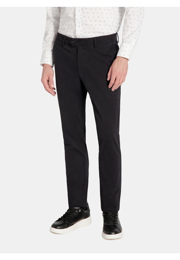 Pako Lorente - PAKO LORENTE - Granatowe spodnie chino z bawełną. Kolor: niebieski. Materiał: bawełna. Wzór: gładki. Sezon: zima, jesień. Styl: klasyczny