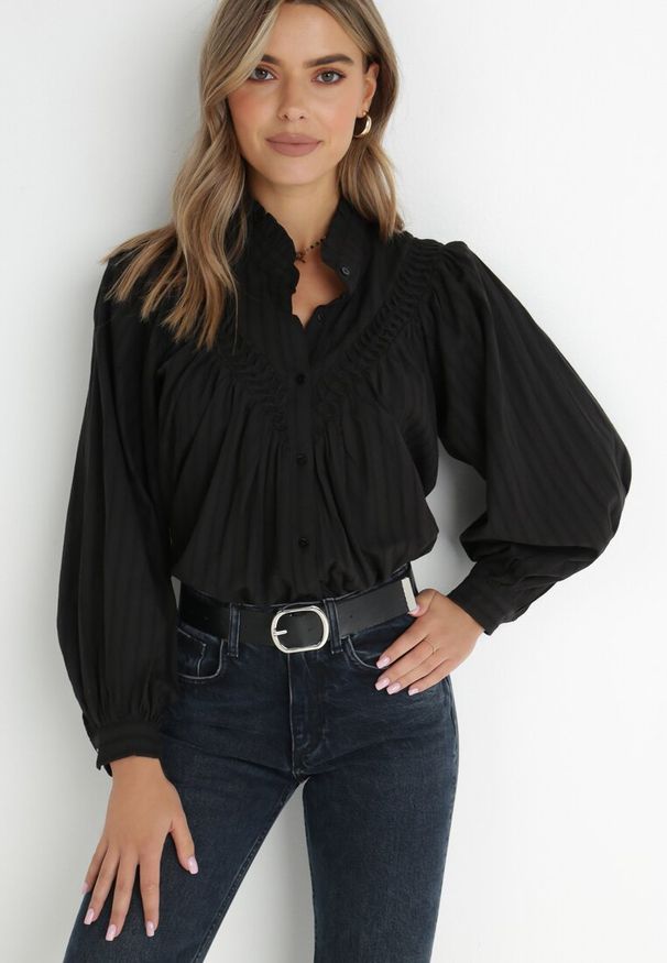 Born2be - Czarna Koszula Oversize Megona. Typ kołnierza: kołnierzyk stójkowy. Kolor: czarny. Materiał: jeans, bawełna. Wzór: jednolity