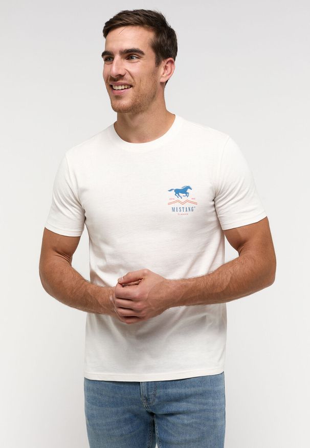 Mustang - MUSTANG AUSTIN MĘSKI T-SHIRT KOSZULKA LOGO WHISPER WHITE 1014952 2013