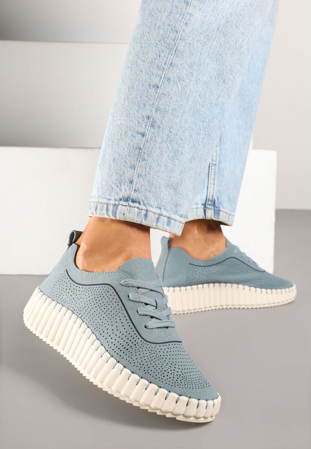 Born2be - Niebieskie Ażurowe Sneakersy na Grubej Podeszwie z Tłoczeniem Ronele. Okazja: na co dzień. Kolor: niebieski. Wzór: ażurowy