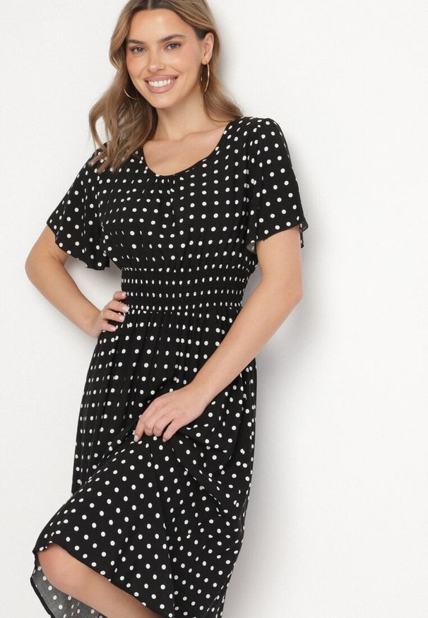 Born2be - Czarna Sukienka z Bawełny Rozkloszowana w Kropki Toliennea. Okazja: na co dzień. Kolor: czarny. Materiał: bawełna. Wzór: kropki. Styl: elegancki, casual