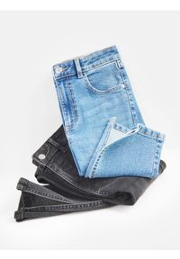 Reserved - Jeansy slim fit z rozcięciem - niebieski. Kolor: niebieski