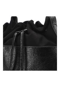 Big Star Accessories - Czarna Torebka Big Star Damski Worek. Kolor: czarny. Wzór: aplikacja. Materiał: skórzane #2