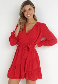 Born2be - Czerwona Sukienka Pronynome. Kolor: czerwony. Materiał: guma, tkanina. Wzór: aplikacja. Typ sukienki: kopertowe. Długość: mini #3