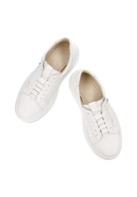 Białe Sneakersy Wasak Stylowe Obuwie Damskie. Okazja: na spacer, na co dzień. Kolor: biały. Materiał: skóra. Sport: turystyka piesza #4