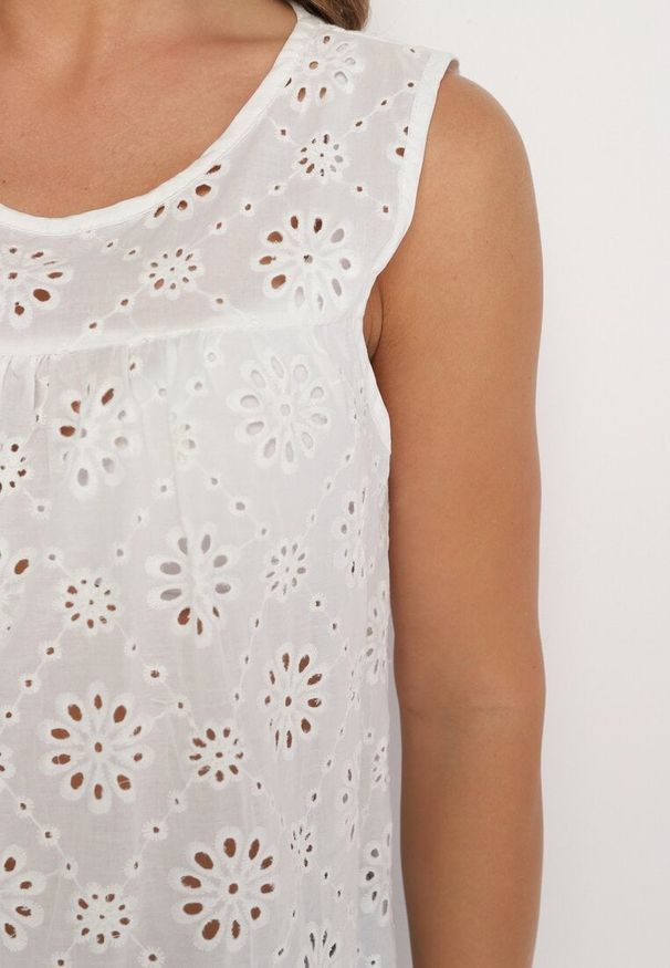 Born2be - Biała Bawełniana Bluzka Top Bez Rękawów o Ażurowym Wykończeniu Xilnea. Okazja: na co dzień. Kolor: biały. Materiał: bawełna. Długość rękawa: bez rękawów. Wzór: ażurowy. Sezon: lato. Styl: casual, elegancki