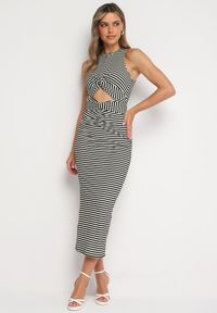 Born2be - Czarno-Biała Wieczorowa Sukienka o Dopasowanym Kroju z Rozcięciami Vikonnie. Okazja: na co dzień. Kolor: czarny. Typ sukienki: sportowe, dopasowane, proste. Styl: wizytowy #1