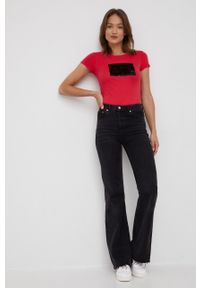 Armani Exchange t-shirt bawełniany kolor czerwony. Kolor: czerwony. Materiał: bawełna. Długość rękawa: krótki rękaw. Długość: krótkie. Wzór: aplikacja #5