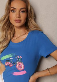 Renee - Granatowy T-shirt Bawełniany z Nadrukiem i Cyrkoniami Ebilane. Kolor: niebieski. Materiał: bawełna. Wzór: nadruk. Sezon: lato #4