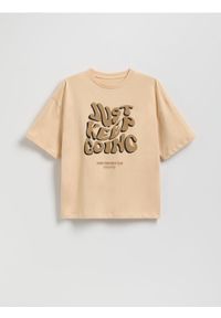 Reserved - T-shirt z nadrukiem - beżowy. Kolor: beżowy. Materiał: bawełna, dzianina. Wzór: nadruk