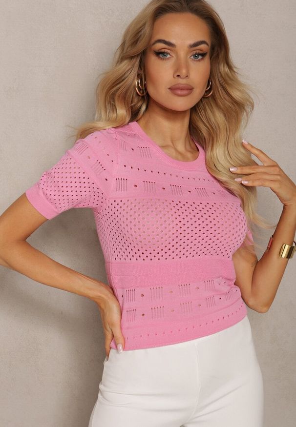 Renee - Różowa Klasyczna Bluzka w Ażurowy Wzór Lidakra. Okazja: na co dzień. Kolor: różowy. Materiał: jeans. Długość rękawa: krótki rękaw. Długość: krótkie. Wzór: ażurowy. Styl: klasyczny