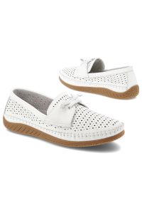 Półbuty damskie Vinceza, cholewka ze skóry naturalnej licowej z perforacją wsuwany fason z ozdobnym wiązaniem, białe, 93217. Okazja: na co dzień. Kolor: biały. Materiał: skóra. Szerokość cholewki: normalna. Wzór: ażurowy. Sezon: lato. Styl: klasyczny, casual #3