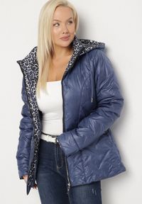 Born2be - Niebieska Pikowana Kurtka z Kapturem i Podszewką w Panterkę Felandre. Okazja: na co dzień, na spacer. Typ kołnierza: kaptur. Kolekcja: plus size. Kolor: niebieski. Materiał: jeans. Wzór: motyw zwierzęcy. Styl: klasyczny, casual #7