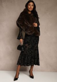 Renee - Brązowe Futerkowe Ponczo Szal Typu Etola Aezney. Okazja: na imprezę. Kolor: brązowy. Materiał: satyna. Styl: wizytowy, elegancki #6