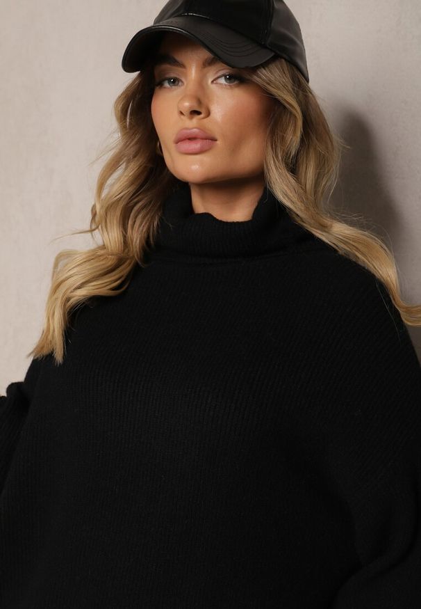 Renee - Czarny Golf z Domieszką Wiskozy i Kaszmiru Azivara. Okazja: na co dzień. Typ kołnierza: golf. Kolor: czarny. Materiał: kaszmir, wiskoza. Wzór: aplikacja. Styl: casual, elegancki