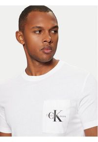 Calvin Klein Jeans T-Shirt J30J320936 Biały Slim Fit. Kolor: biały. Materiał: bawełna