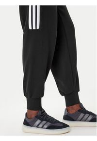 Adidas - adidas Spodnie dresowe Tiro 3-Stripes JL7488 Czarny Loose Fit. Kolor: czarny. Materiał: syntetyk #4