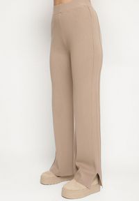 Born2be - Beżowy Dzianinowy Komplet z Wiskozą Spodnie i Sweter Zdobiony Guzikami Unisea. Kolor: beżowy. Materiał: wiskoza, dzianina. Wzór: aplikacja #3