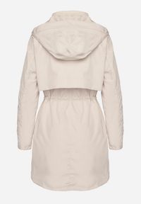 Born2be - Jasnobeżowa Kurtka Parka z Kapturem Odpinanym w Stylu Utility Janiora. Okazja: na co dzień. Typ kołnierza: kaptur. Kolor: beżowy. Długość rękawa: długi rękaw. Długość: długie. Styl: casual, klasyczny #5