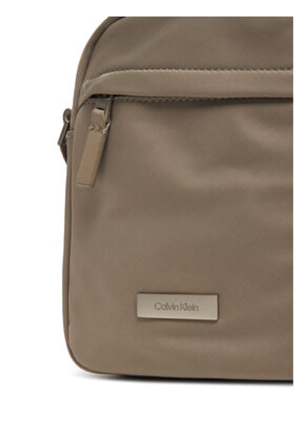 Calvin Klein Saszetka Sleek Reporter LV04D3180G Beżowy. Kolor: beżowy. Materiał: materiał