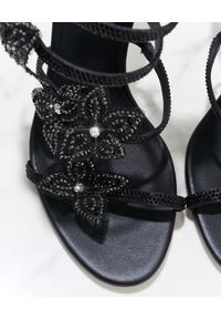 RENE CAOVILLA - Czarne sandały z aplikacjami Floriane. Nosek buta: okrągły. Kolor: szary. Materiał: zamsz. Wzór: aplikacja. Obcas: na obcasie. Wysokość obcasa: średni #3