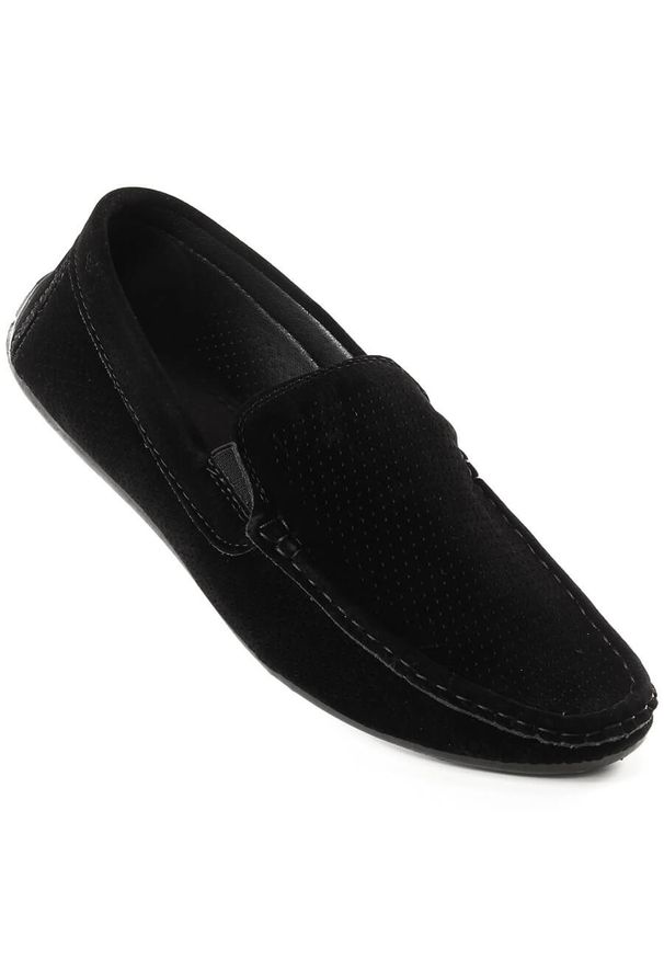 NEWS - Zamszowe mokasyny męskie wsuwane ażurowe czarne News 4873. Zapięcie: bez zapięcia. Kolor: czarny. Materiał: zamsz. Wzór: ażurowy