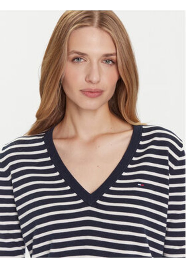 Tommy Jeans Sweter Essential DW0DW19888 Granatowy Regular Fit. Kolor: niebieski. Materiał: bawełna