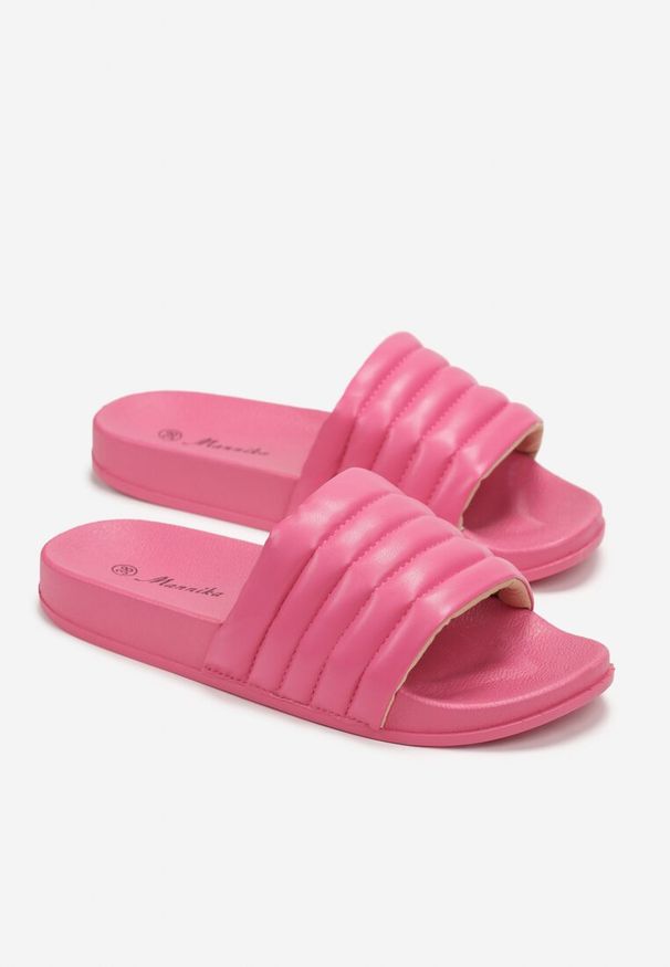 Renee - Fuksjowe Klapki Basenowe z Szerokim Paskiem z Pikowaniem Tandra. Okazja: na co dzień. Kolor: różowy. Styl: casual